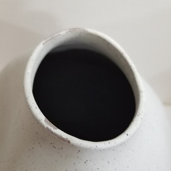 Textured terrcotta vase light gray with small black specks - Picture 9 of 16